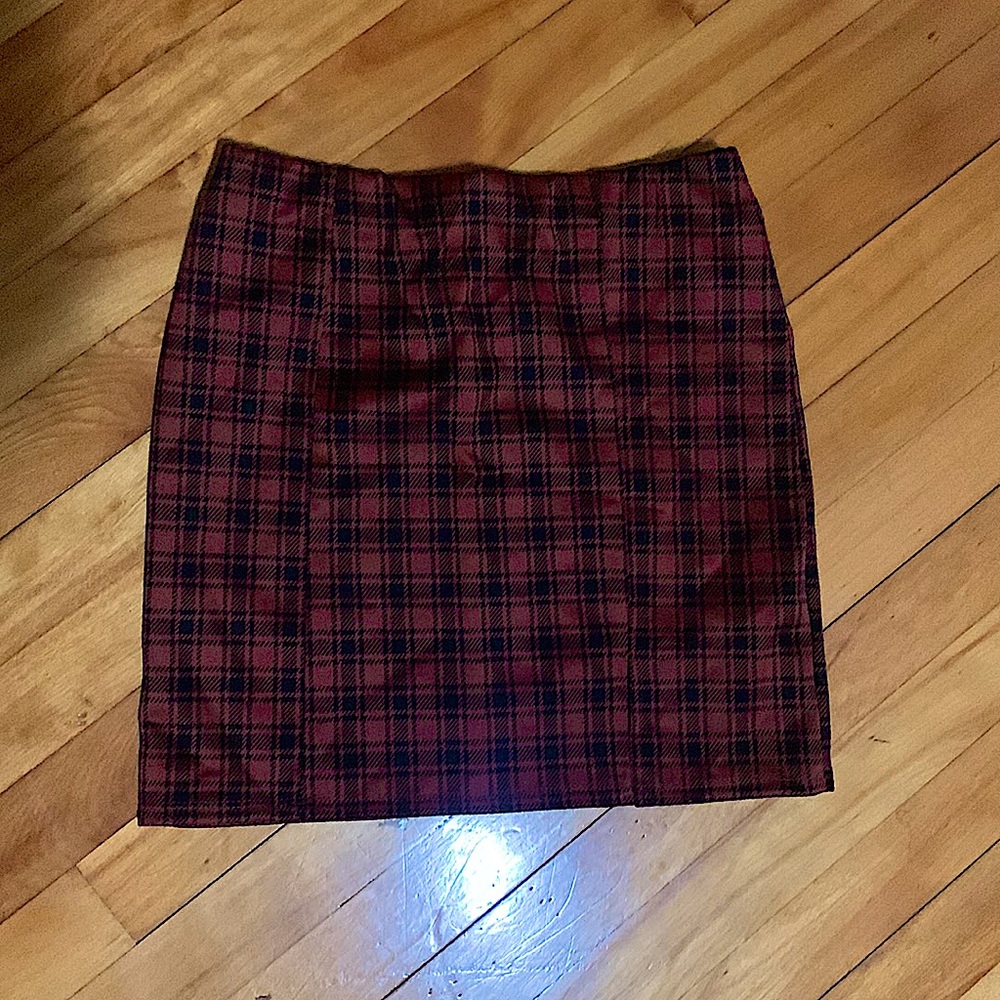 Burgundy plaid skirt, never worn,just like new.